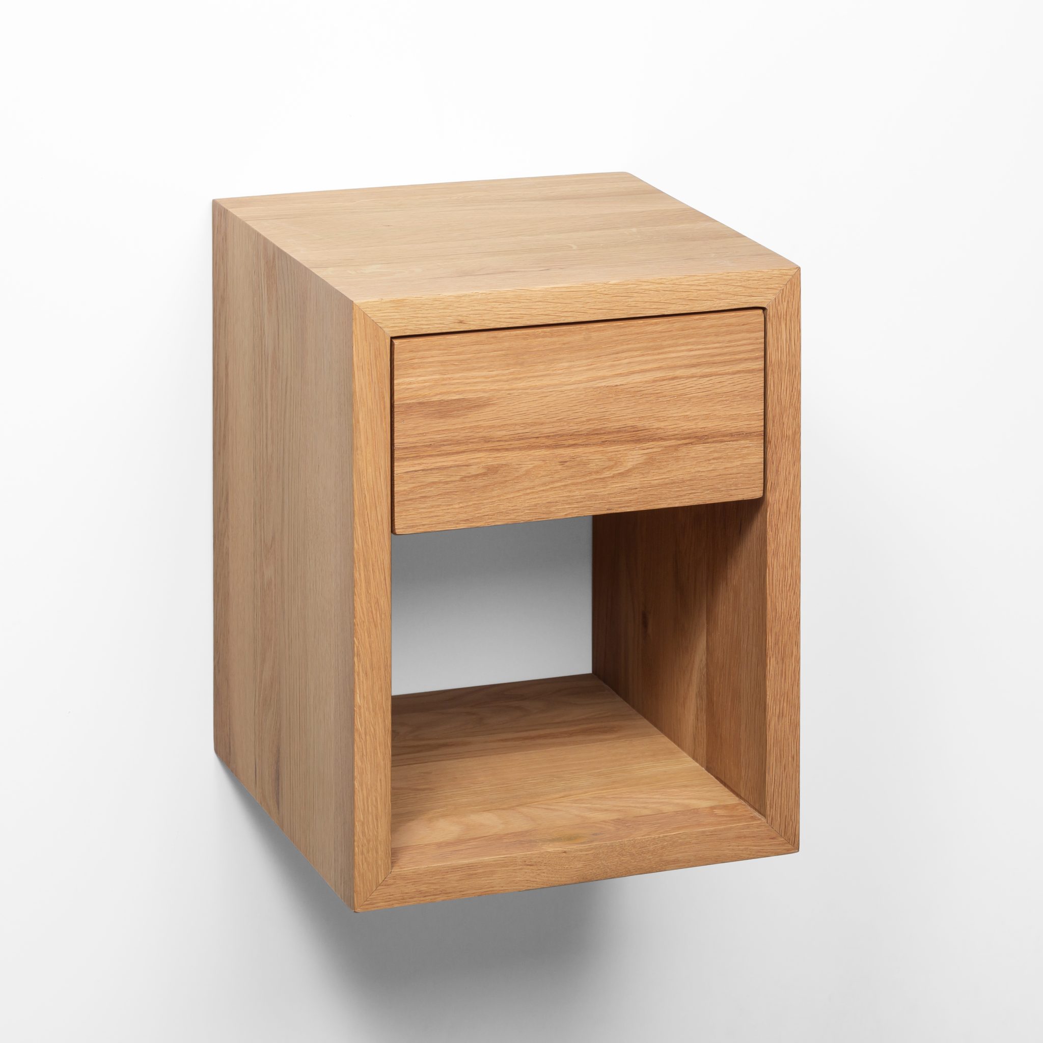 Nachttisch Hugo Cubic 30 aus massiver Eiche natur, matt lackiert | Woodek Design