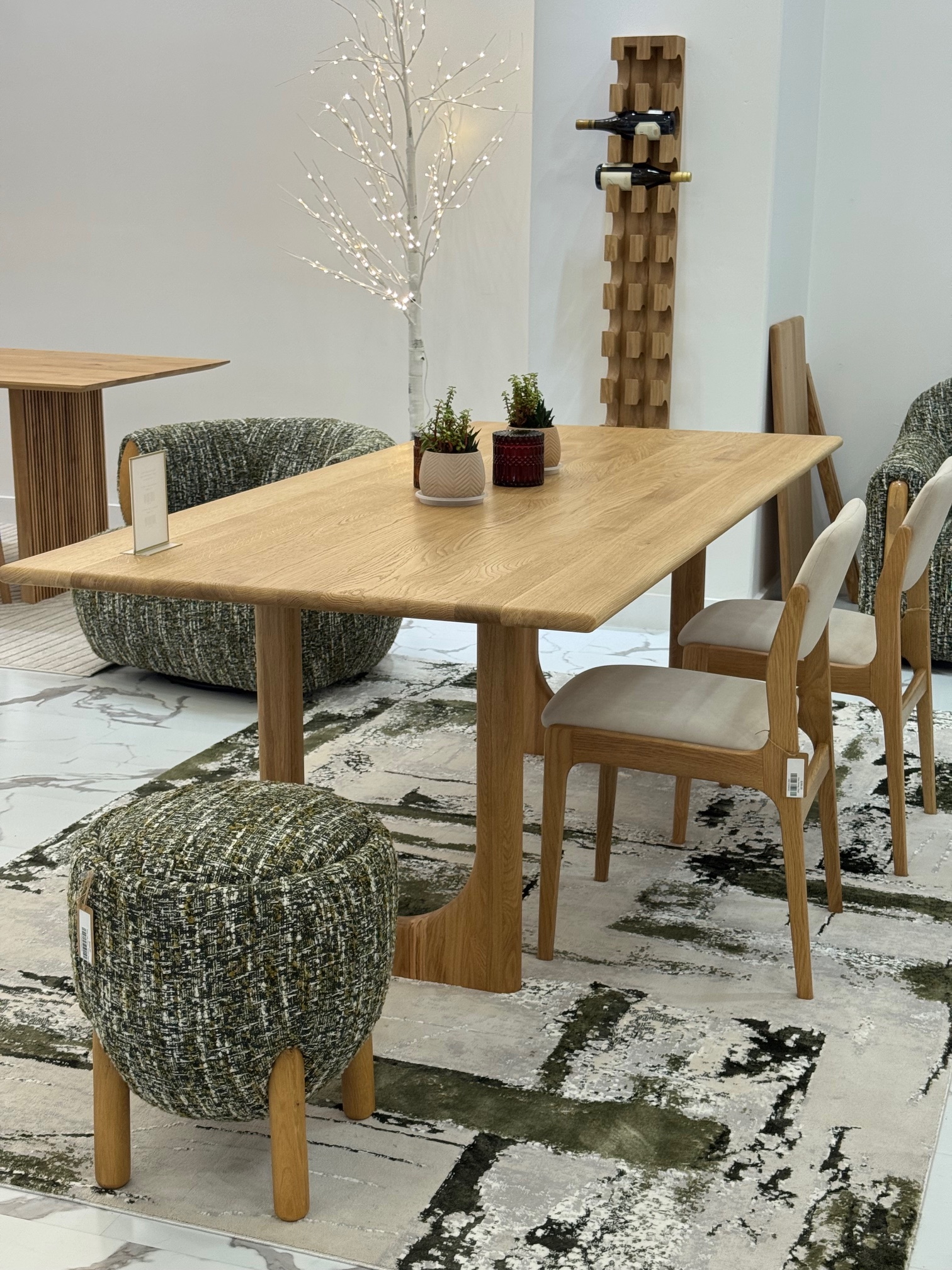 Woodek Esstisch THEO aus massiver Eiche, Design-Esstisch mit U-förmigen Holzbeinen – Bild 3