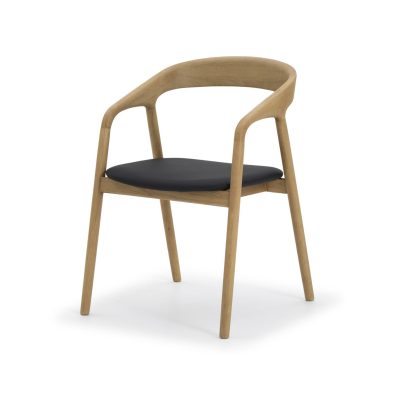 Armlehnstuhl Celeste aus Eiche, schwarzes Kunstleder | Woodek Design