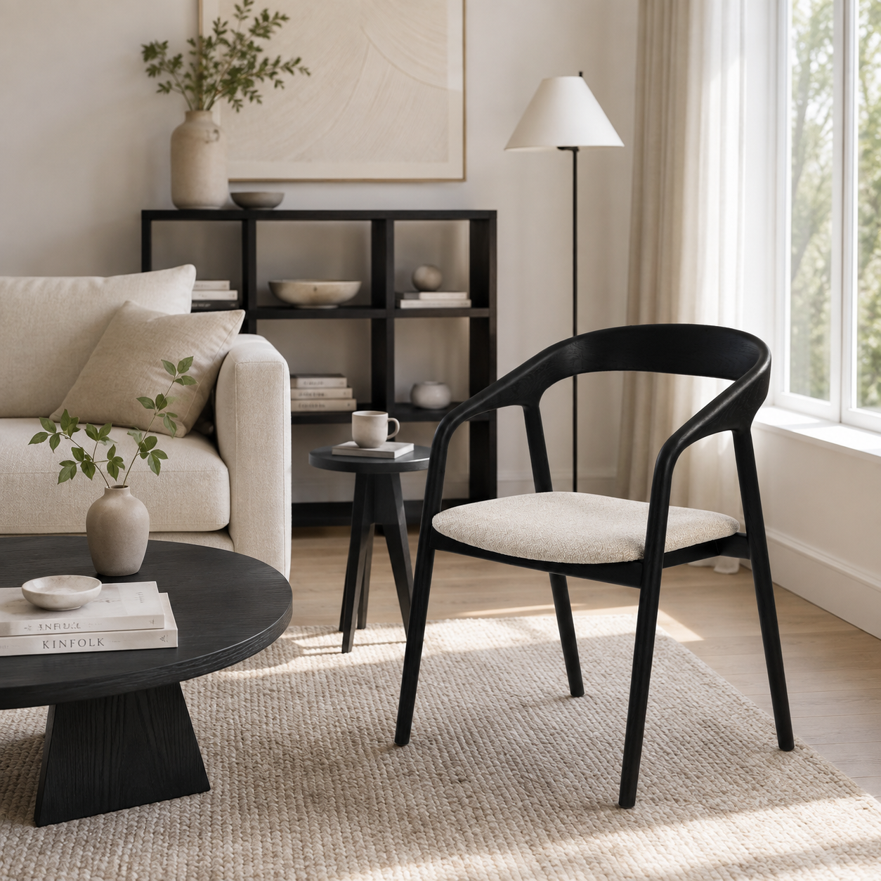 Woodek Esszimmerstuhl CELESTE aus massiver Eiche, schwarz lackiert, mit Cobble-Stoff