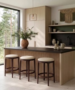 Woodek Drehbarer Barhocker NATURE aus massivem Walnussholz mit beigem Leder